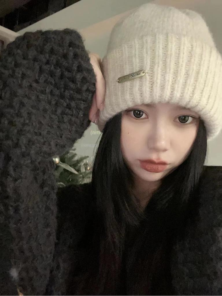 Fashionable Warm Knit Hat For Women Trendy Fluffy Beanie With Cute Bear Patch