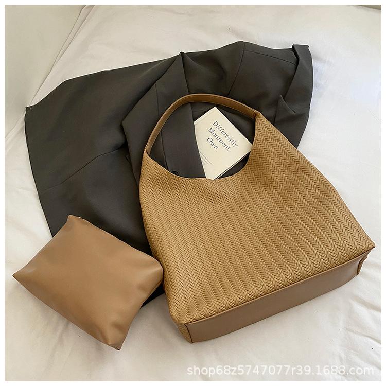 Premium Sense Commuting 2025 Tote New Bag Underarm Casual Versatile Retro Large Capacity Shoulder Tote Bag Women