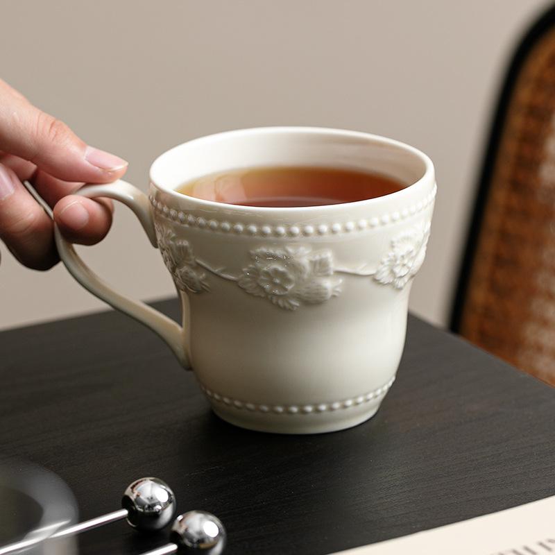 Strawberry relief ceramic water cup mug coffee cup women's hotel restaurant drink cup household high-end light luxury