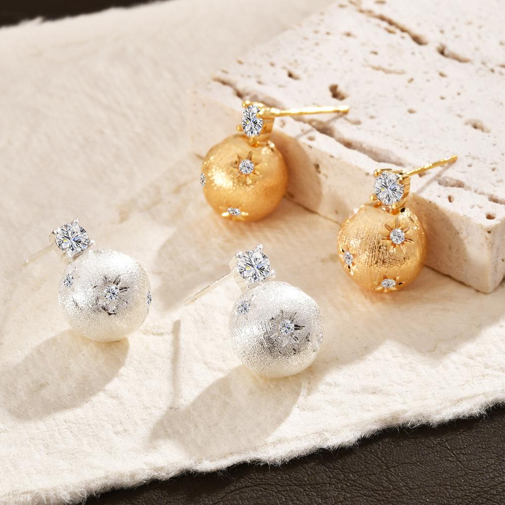 Retro Hong Kong style brushed hexagram stud earrings French medieval small gold ball temperament unique design sense personalized earrings women