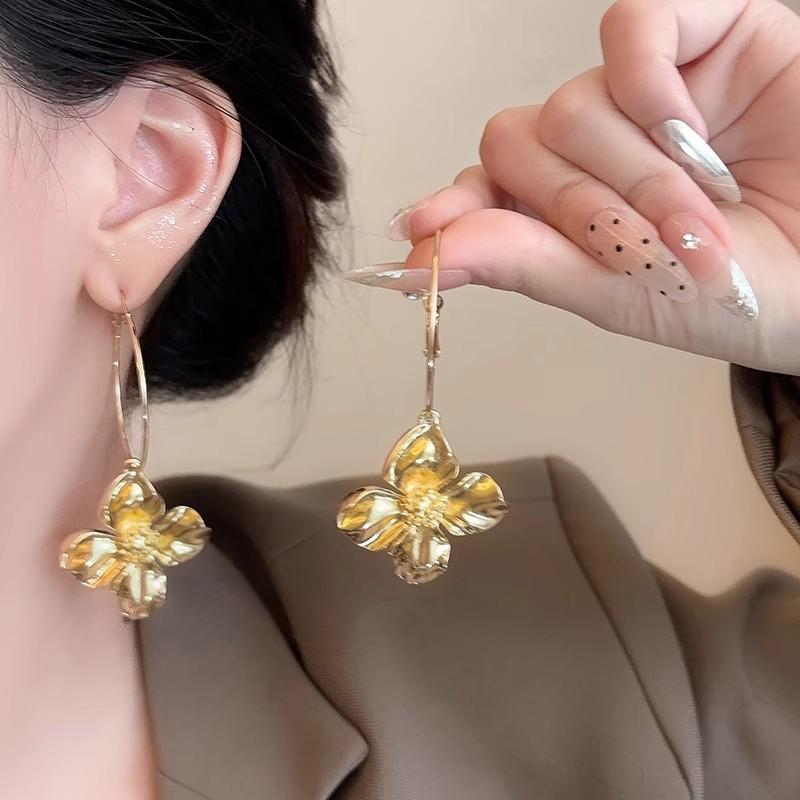 Spicy Girl Vibe: 2025 Sweet & Cool Niche Tassel Earrings - Chic & Slimming Long Design