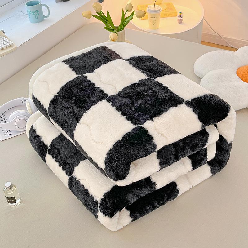 Thickened Coral Fleece Winter Mattress Pad for Dorms and Rentals