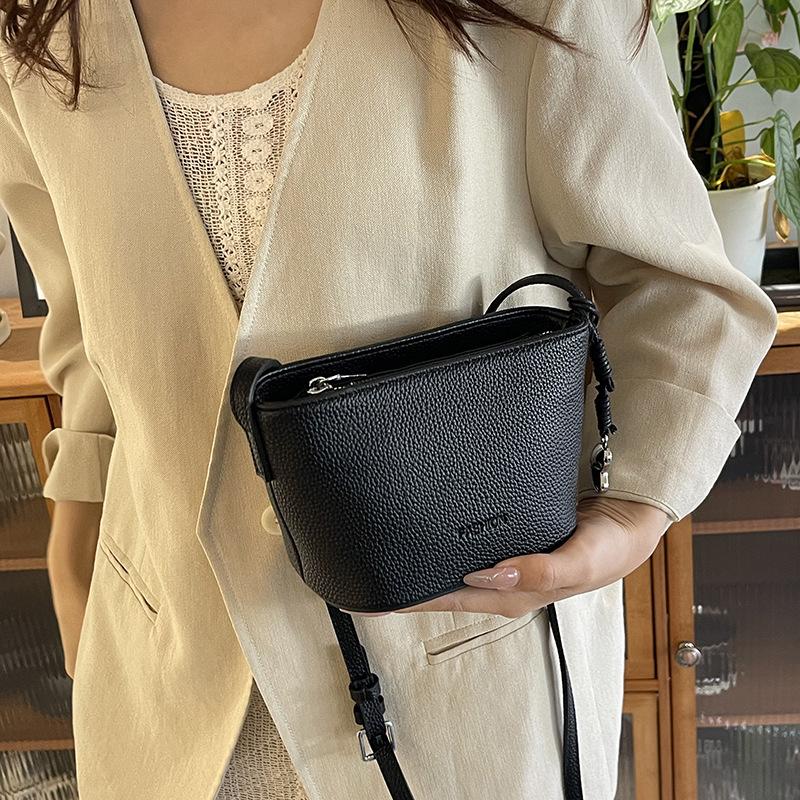 Crossbody bag women's bag 2025 new summer versatile Korean version ins bucket bag high-end foreign style explosive mobile phone bag