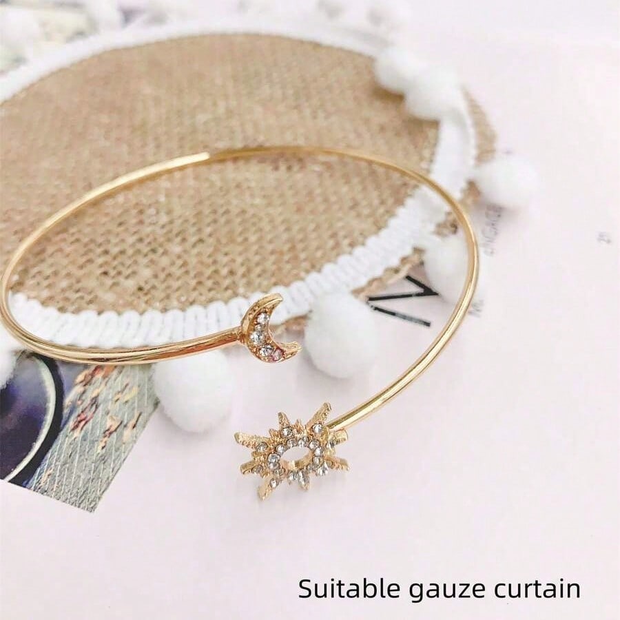 Minimalist Gold Sun & Moon Rhinestone Decor Adjustable Curtain Clip