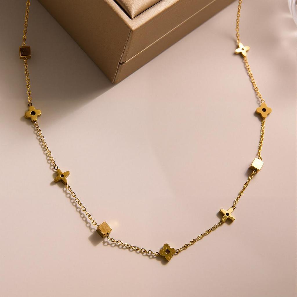 Luxusní titanová ocelová čtyřlístková konička pro ženy – Trendy čtvercový design řetízek na klíční kost