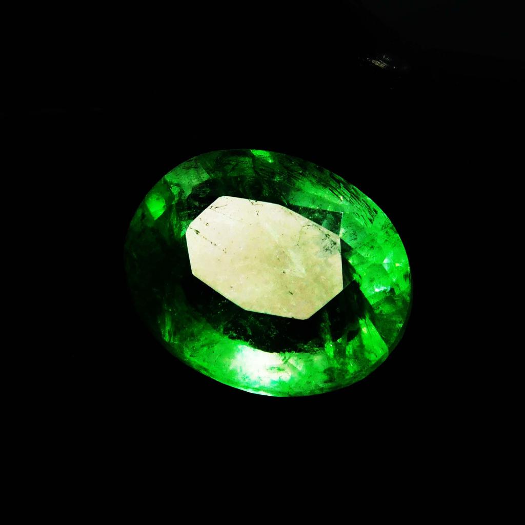 Natural Green Emerald Loose Gemstone 5.55 Ct Colombian Oval Cut for Jewelry Making and Crafts