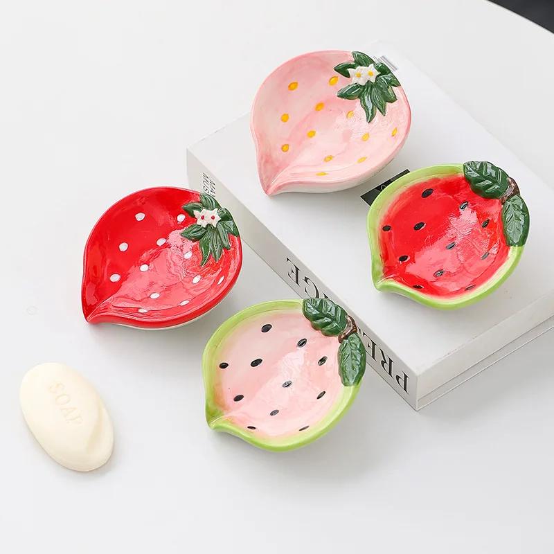 Creative Strawberry Ceramic Soap Dish Drain Home Toilet Soap Dish Delicate Red Strawberry Fruit Plate Bathroom Accessories New