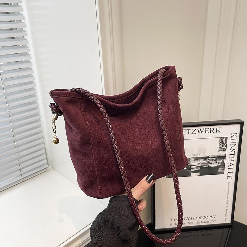 Suede bag women's large capacity 2025 new autumn and winter retro messenger bag popular commuter bucket bag this year