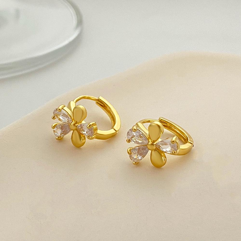 European & American Minimalist Zircon Flower Earrings with Heart Ear Cuffs - Stylish Niche Design for Women