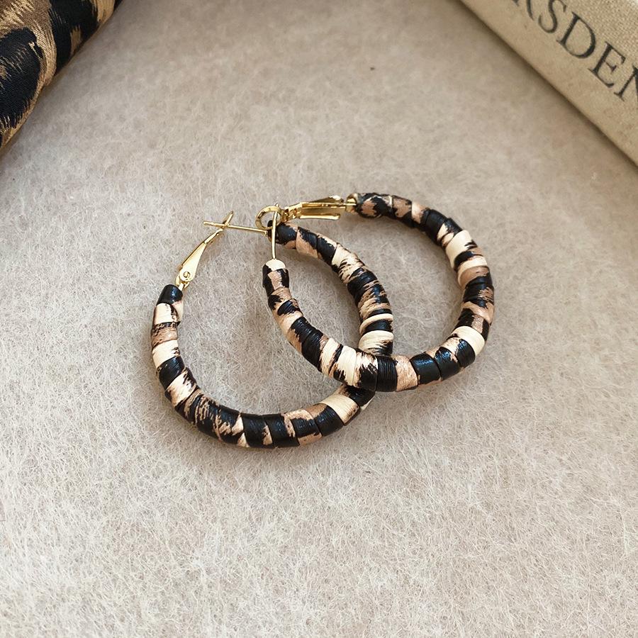 Silver Needle Leopard Print Leather Teardrop Hoop Earrings - Retro High-End Women’s C-Shape.