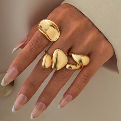 Modebewusster, glänzender dreiteiliger Ringsatz, unregelmäßiger, einfacher Wassertropfenring, Legierung, Persönlichkeit, Nischendesign, Sinn für den täglichen Weg zur Arbeit für Frauen