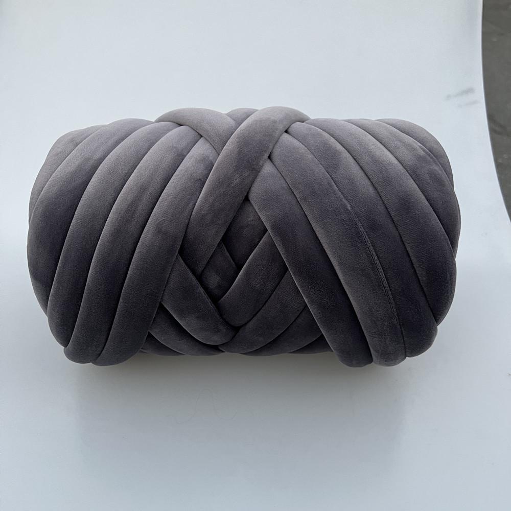 Introducing Our DIY Velvet Crystal Yarn Pillow Cat Bed: 3cm Thick, Soft, and Cozy!