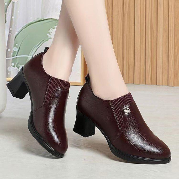 Retro deep mouth elastic band mother single shoes autumn 2025 new soft leather comfortable versatile thick heel women's leather shoes