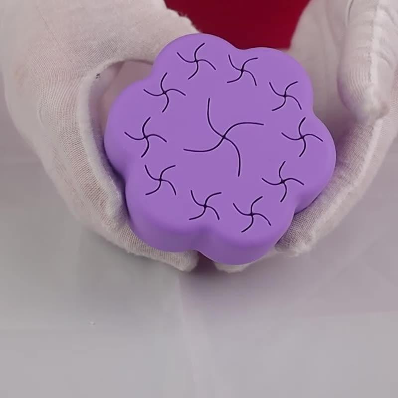 Silicone Cleaner Mat Portable Foldable Pad For Tools Makeup Brush Cleaning Box Soft Mat With Convex Texture Brush