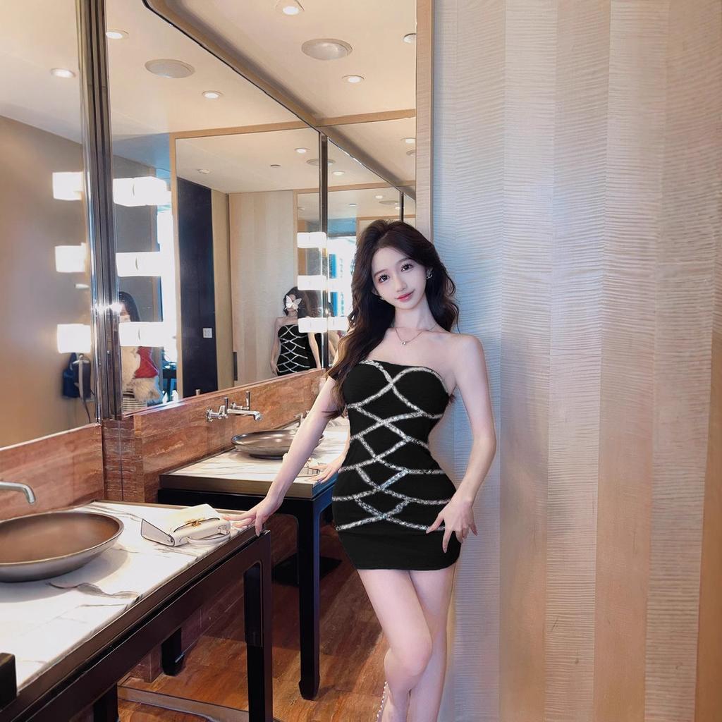 Sexy tube top, hip-wrapped bottoming dress, new models in the year, chic temperament, thin design, niche women's clothing