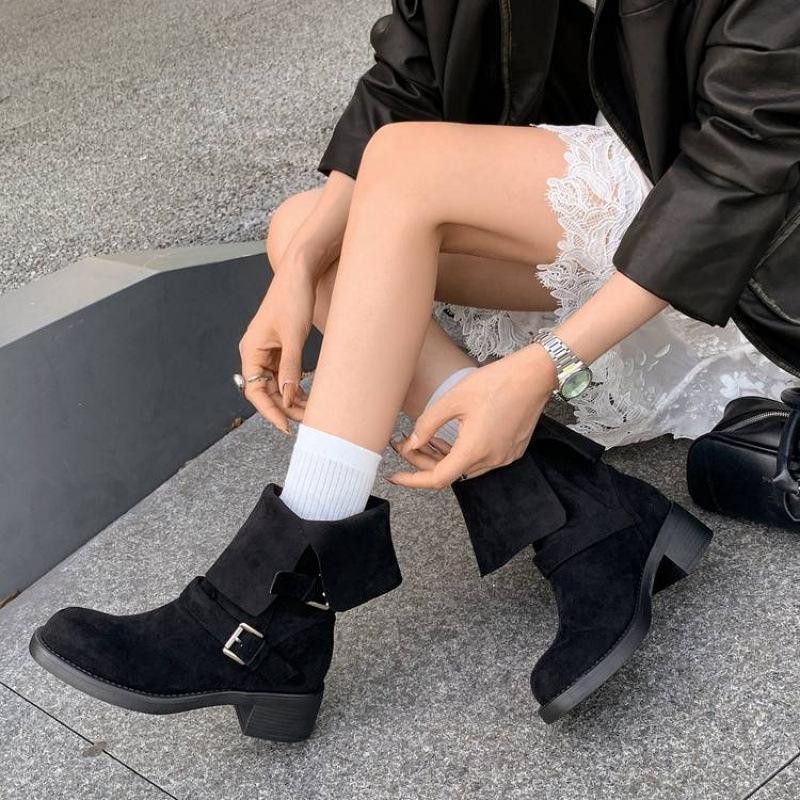 Autumn and Winter Women's Leather Boots Solid Color Leather Medium Heel Large Size Women's Boots Round Head Versatile High Boots Thick-soled Knight Bo