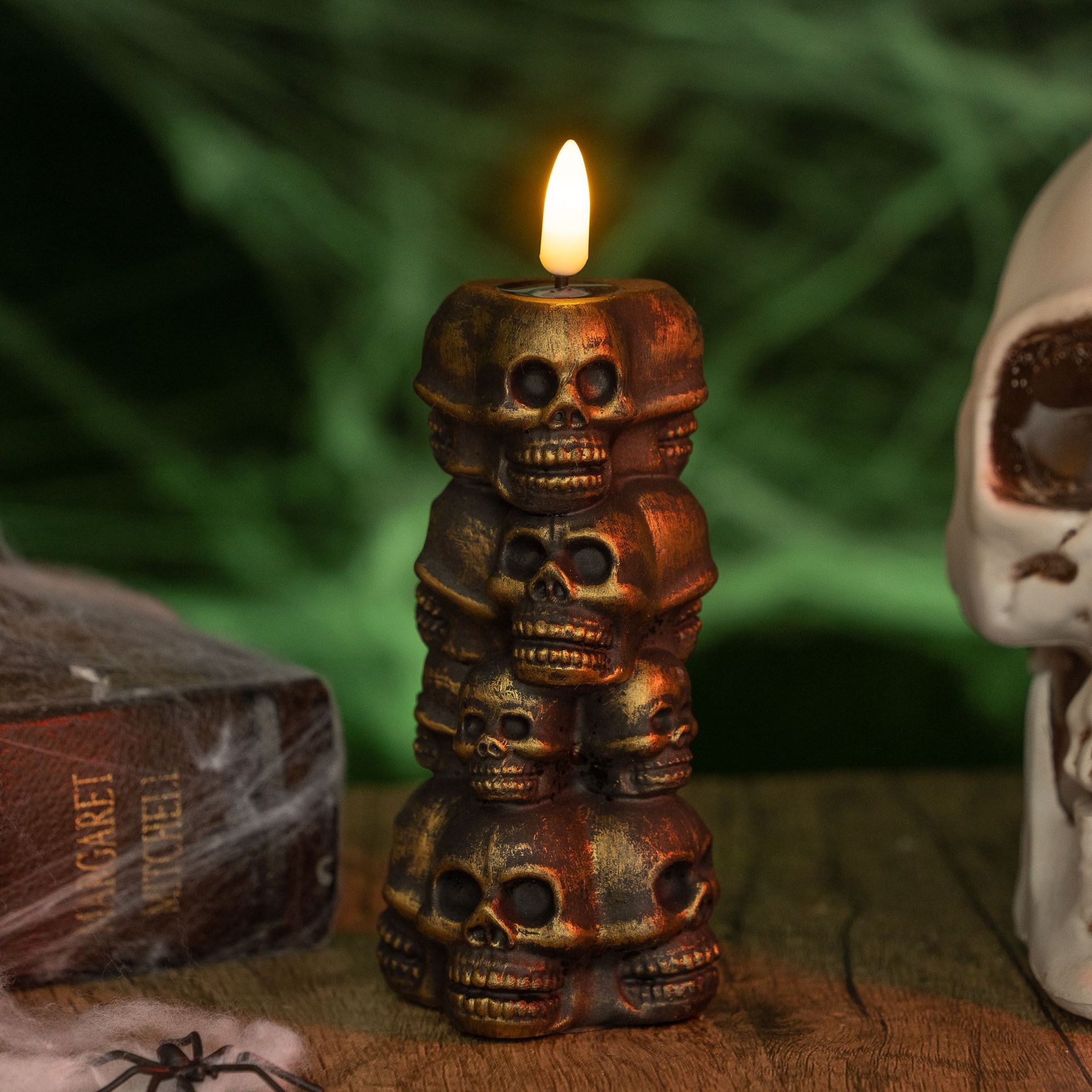 

Украшение для жуткой атмосферы Хэллоуина: Подсвечники в форме черепа bronze