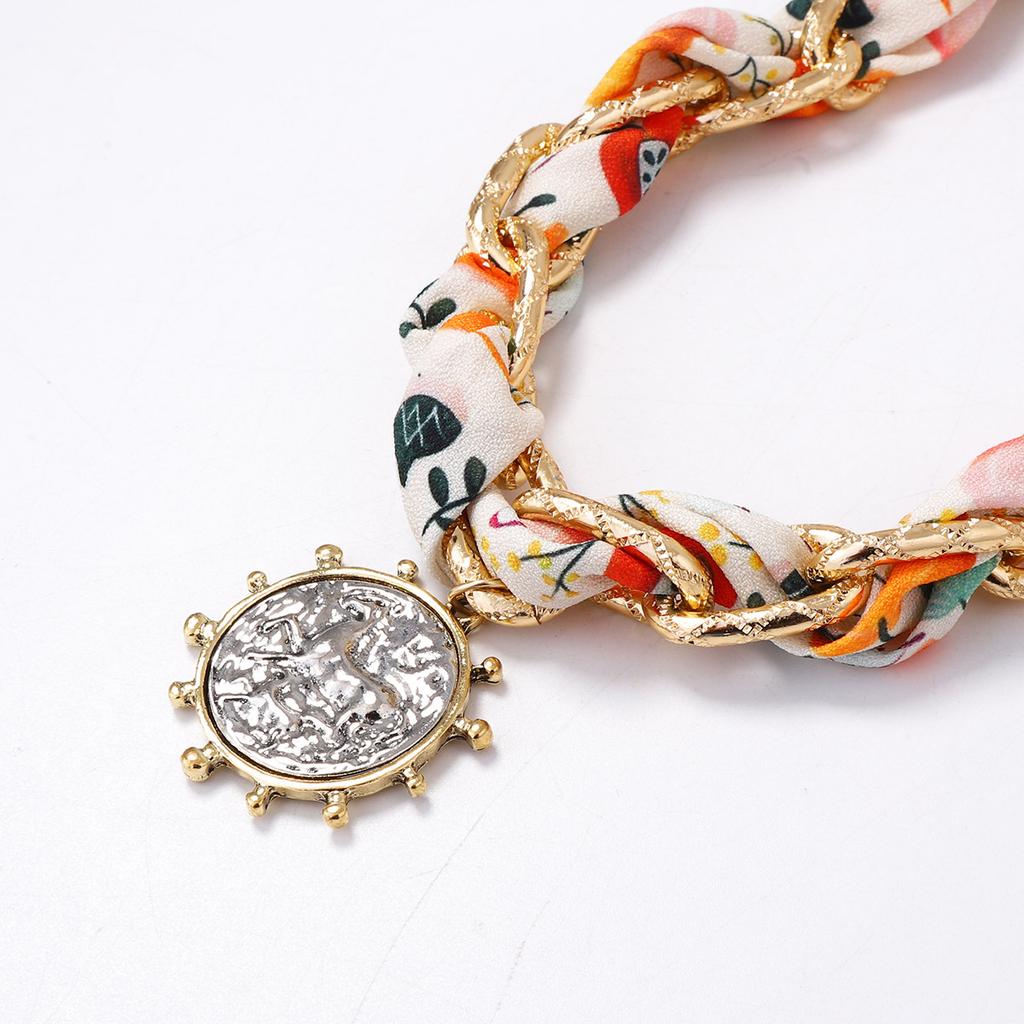 European and American Personality Trends, Ribbon Chains, Staggered Sweet and Cool Style, Alloy Badges, Pendant Necklaces, Light Luxury Niche