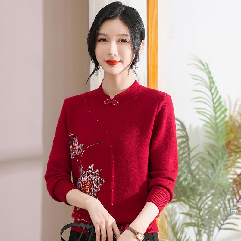 New Mom's Autumn/Winter Fleece-Lined Warm Sweater: Stylish, Thick Base Shirt for Middle-Aged and Elderly.
