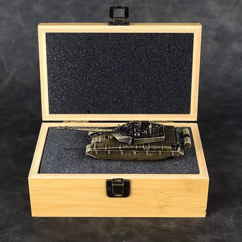 Alloy Tank 1 / 72 All Metal Military Tank Model Ornament Non Scrollable Home Decoration with Woodbox