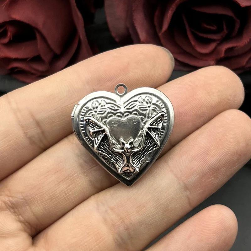 Eco-friendly Stainless Steel Heart Bat Photo Frame Pendant Materials
