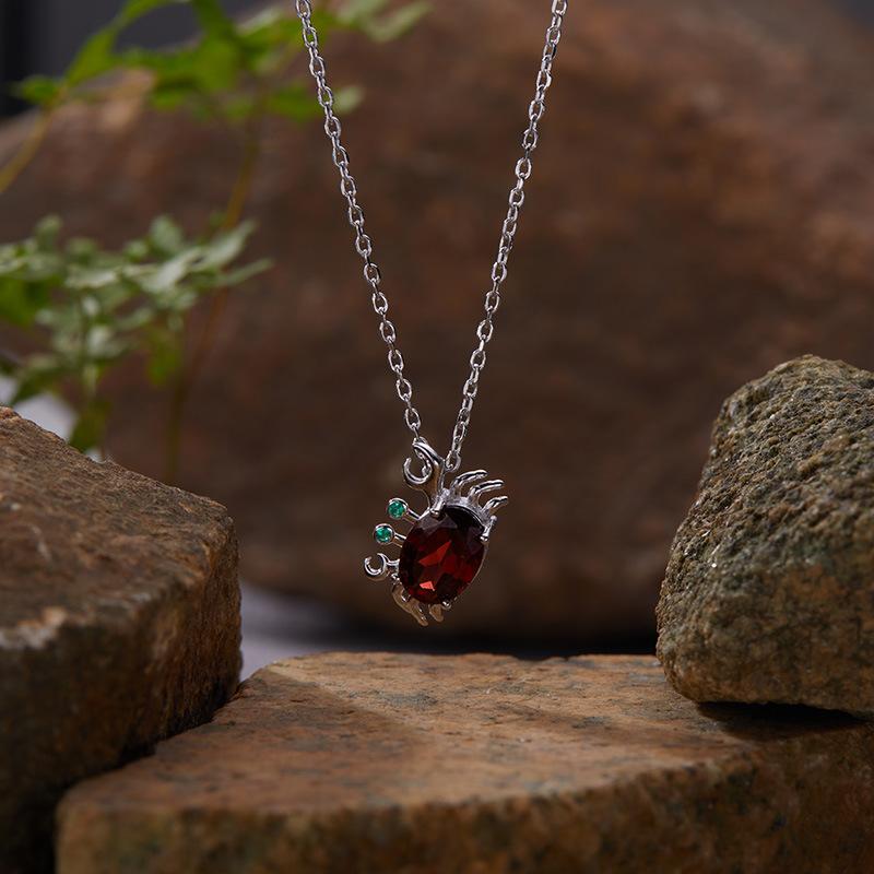 S925 Sterling Silver Japanese Small Fresh Crab Necklace Pendant Natural Colored Gemstone Collarbone Chain High Sense Does Not Fade Women