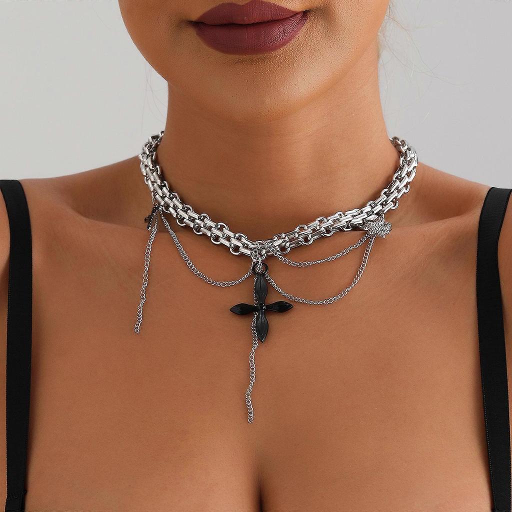 Unique Snake Necklace with Pendant Religious Everyday Wear Necklace Alloy Texture for Fashion Women and Everyday Wear