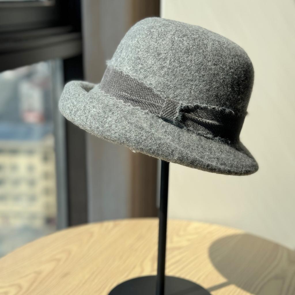 French Retro Small Fragrance Style Wool Fisherman Hat for Women In Autumn and Winter Hepburn Style Curled Basin Hat Elegant Gold Gift Hat