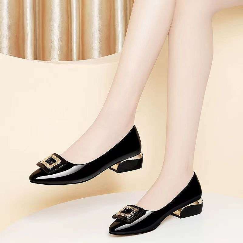 Real Soft Leather Single Shoes Women's New Large Size Thick Heel Patent Leather Low Heel Pointed Versatile Shallow Mouth Professional Fashion Women's