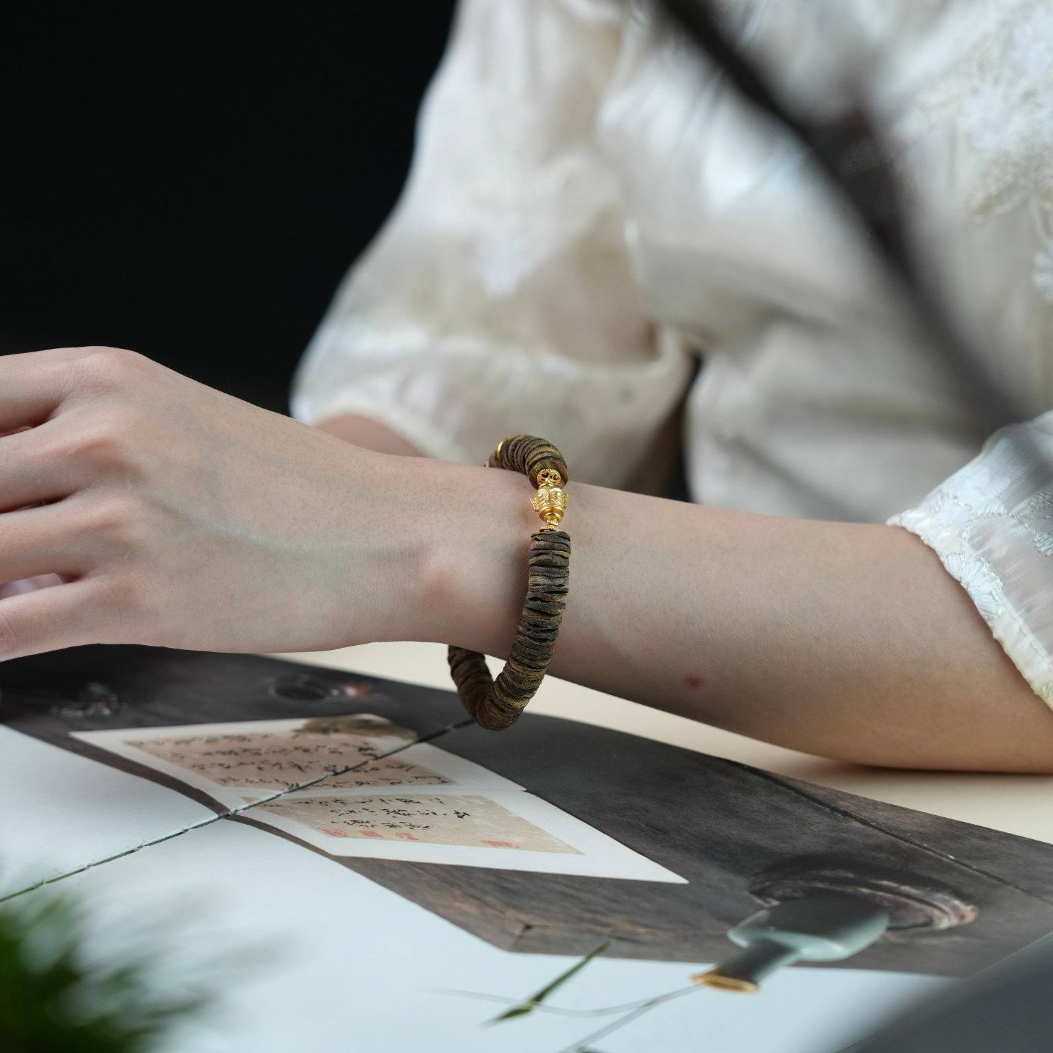 

Natural Qi Nan Agarwood Bracelet with Irregular Round Beads – Unisex String for Literary Style