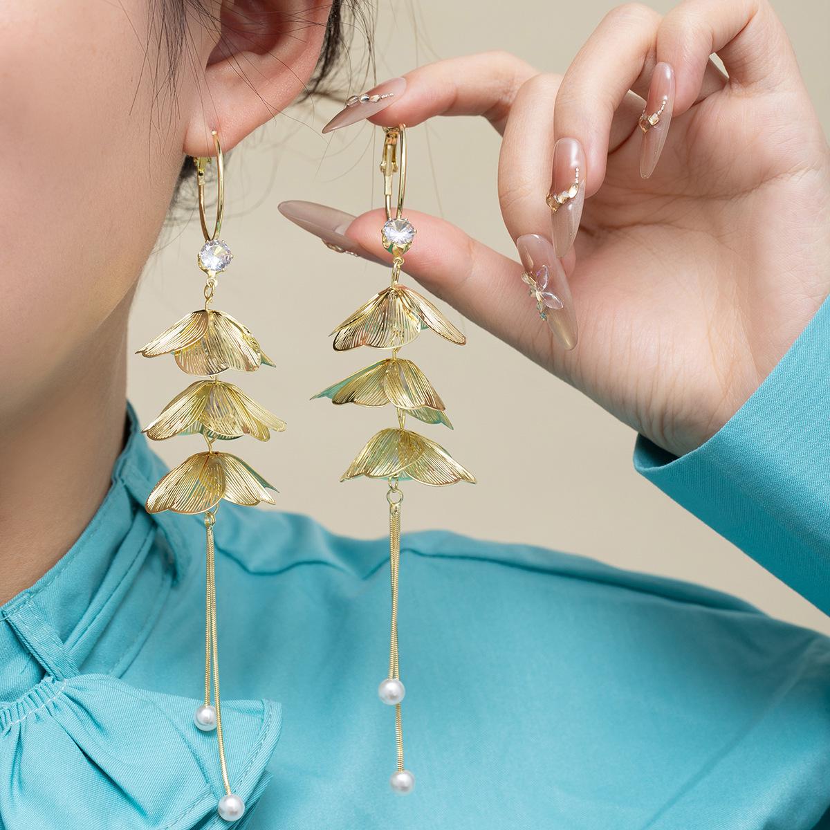 Elegant European American Petal Tassel Pearl Earrings