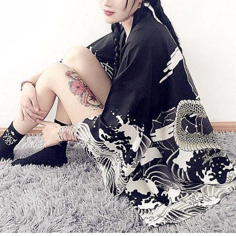 Vintage Damen-Blusen im Harajuku-Stil und Drachendruck auf der Rückseite, japanische Kimono-Designidee