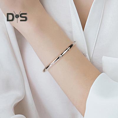 Pulsera para Mujer Cobre Color Plata Curva Ajustable Lisa Pulida Brillo Joyería de Muñeca Aniversario Regalo de Cumpleaños Pulsera Ligera