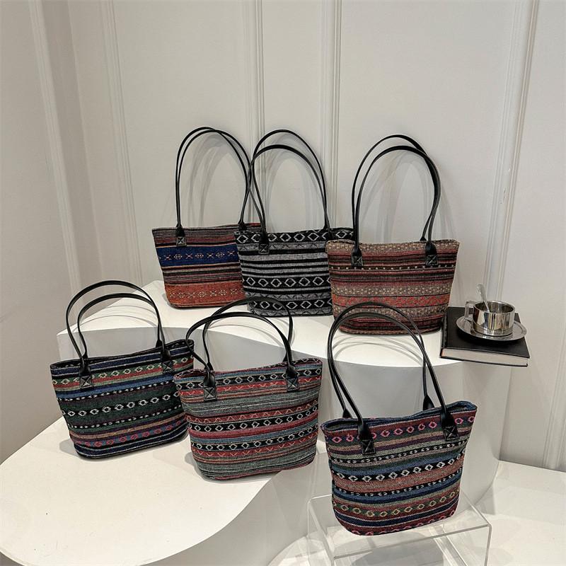 Ethnic Style Tote Bag For Women Large Capacity Summer Fashion With Zipper Closure For Daily Use
