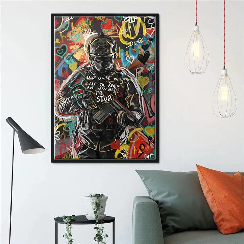 

Nordic Modern Graffiti Canvas Art Canvas Человек держит пистолет Абстрактный персонаж Настенная живопись Гостиная Украшение дома Плакат