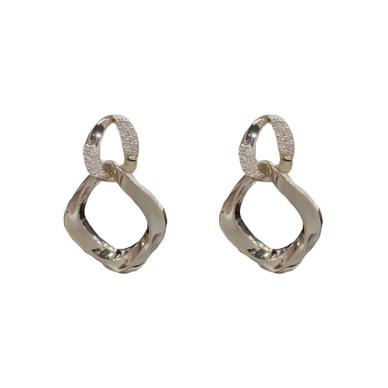 Temperamental and Fashionable Diamond-studded Metal Geometric Earrings for Women, Light Luxury and Cool Style Earrings
