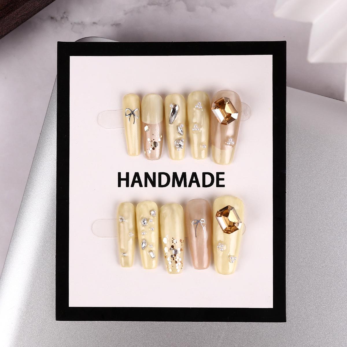 

Шелковисто-шампанское Наслоенный бриллиант Кошачий глаз Длинные накладные ногти-лесенки S with 5-piece toolkit