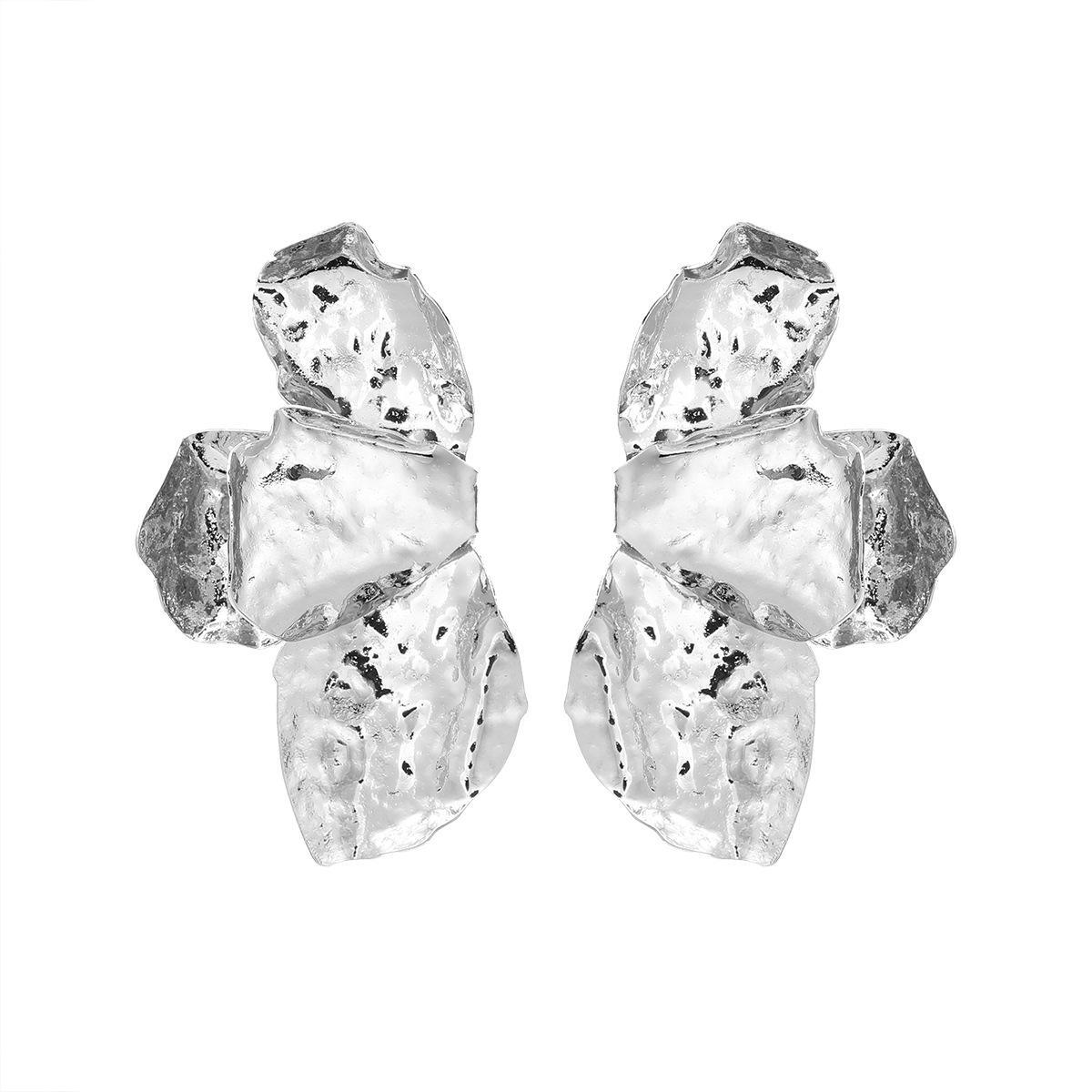 

Европейские и американские смелые асимметричные цветочные текстурированные серьги для женщин — идеально подходят для гавайских праздников и уличного стиля. серебряный