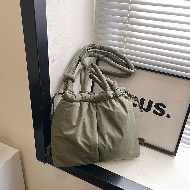 Einfache Nyl-Tragetasche Leichte Tragetasche Daunen gefüllt Stilvolle Umhängetasche Pendler Schulrucksack Reise Damen Crossbody-Tasche