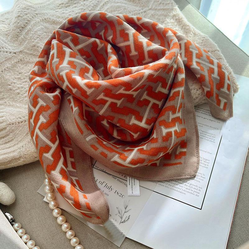 

2025 Новый хлопково-льняной маленький квадратный шарф для женщин - Тонкий летний для защиты шеи 70-70 cm
