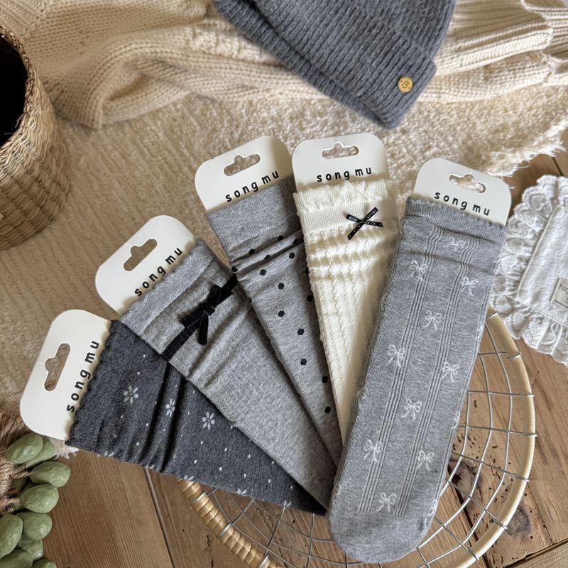 Songmu Designer Oatmeal Small Vintage Floral Bow Pile Socks Boneless Women S Socks One size fits all