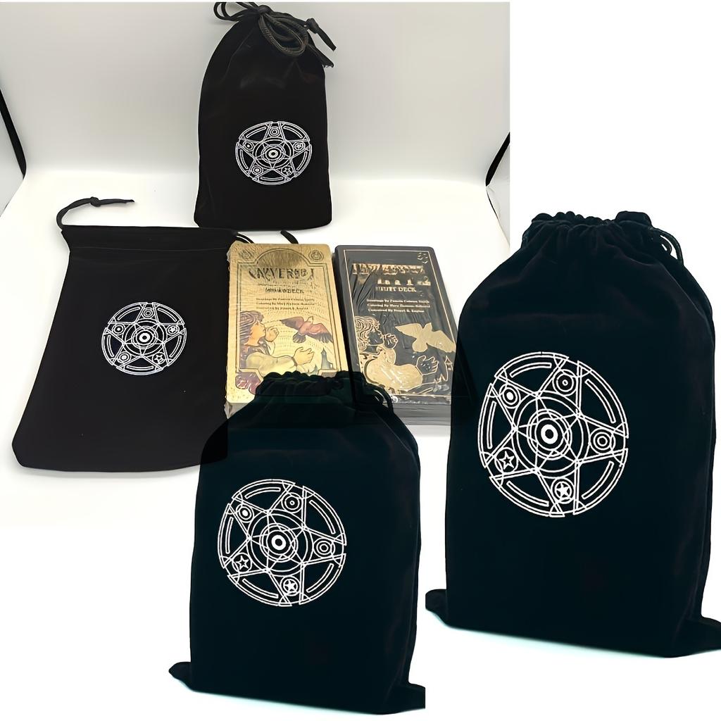 Elegantní černá sametová dárková taška na párty se stahovací šňůrkou se složitým potiskem – ideální pro šperky nebo malé párty