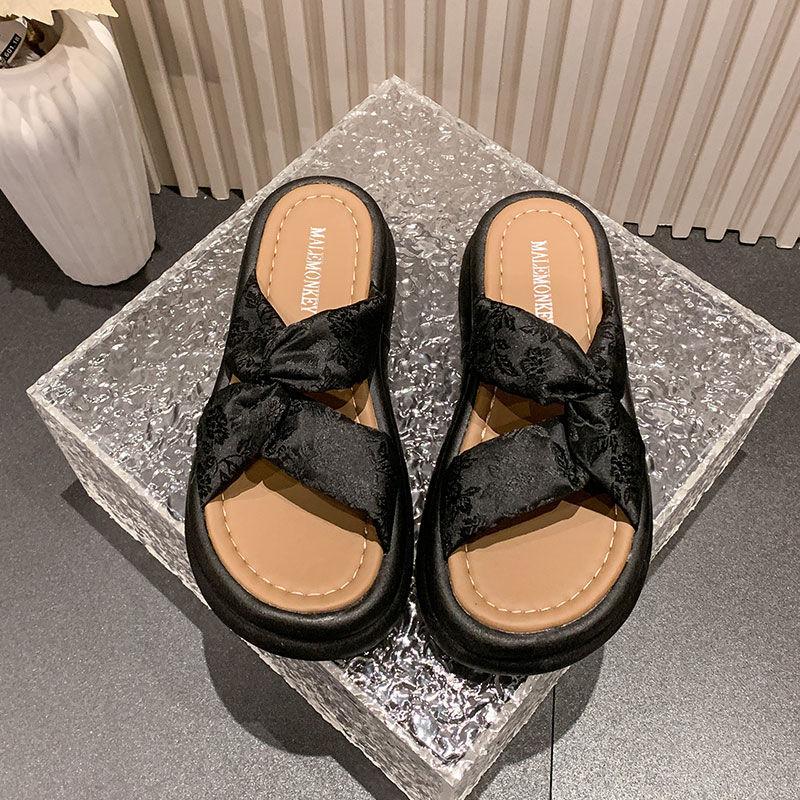 Cool slippers women's summer wear 2025 new high-end with skirt platform beach sandals fashion pregnant women one-word