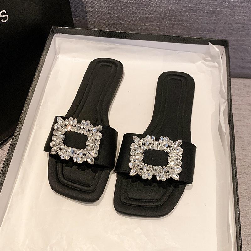 Xiaoxiangfeng wears flat-bottomed slippers for women's summer new rhinestone square buckle Internet celebrity one-word cool slippers ins tide