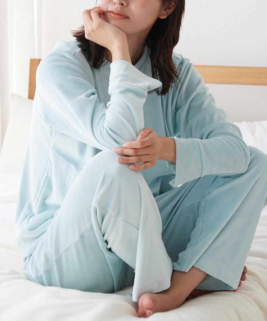 Gunze AUY901 Warm Velvet Pajama Beige Women's Set,