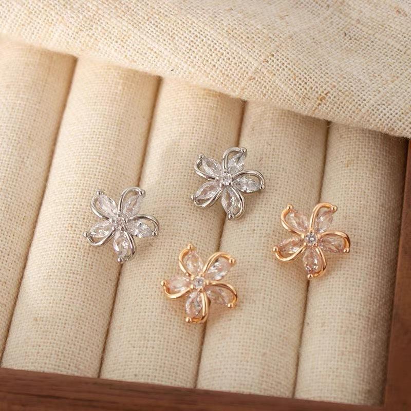 Fashionable Five-petal Flower Earrings Simple Temperament Small and Exquisite Earrings Light Luxury Elegant and Gentle Fairy Earrings