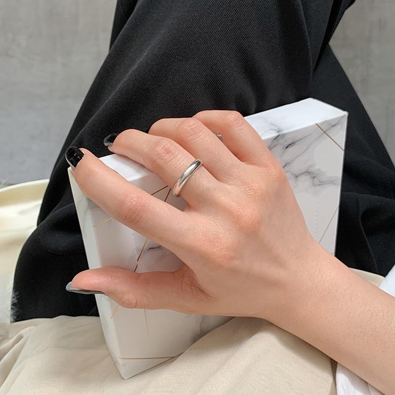 Trendy Women's Daily Commute Ring: Simple, Stylish, Internet-Celebrity Inspired Index Finger Design