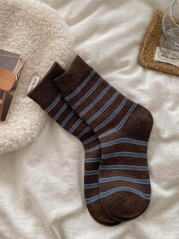 Autumn and Winter Striped Heart-shaped Coffee-colored Wool Socks, Polka Dot Mid-calf, Retro and Versatile, Pile Socks for Women