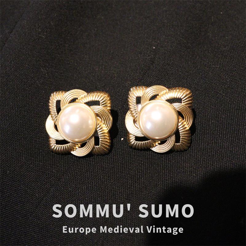 

Vintage stud earrings jewelry American 1980s Hong Kong style medieval earrings gold-plated retro 925 silver needle