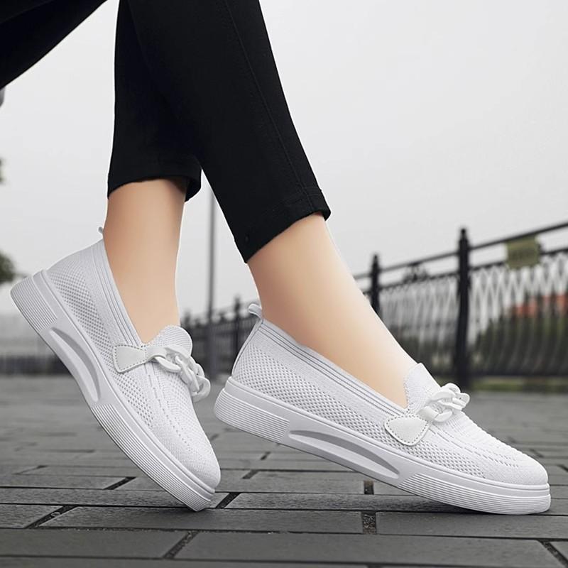 Old Beijing cloth shoes women's spring leisure sports mother shallow mouth non-slip flat bottom middle-aged and elderly breathable fashion flying weav